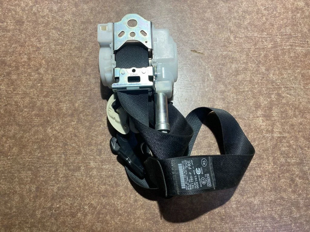 Front seatbelt – Lexus RX 450H (2016-)
