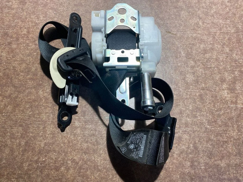 Front seatbelt – Lexus RX 450H (2016-)
