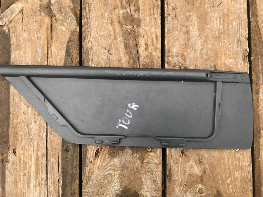 Kita bagažinės apdailos detalė