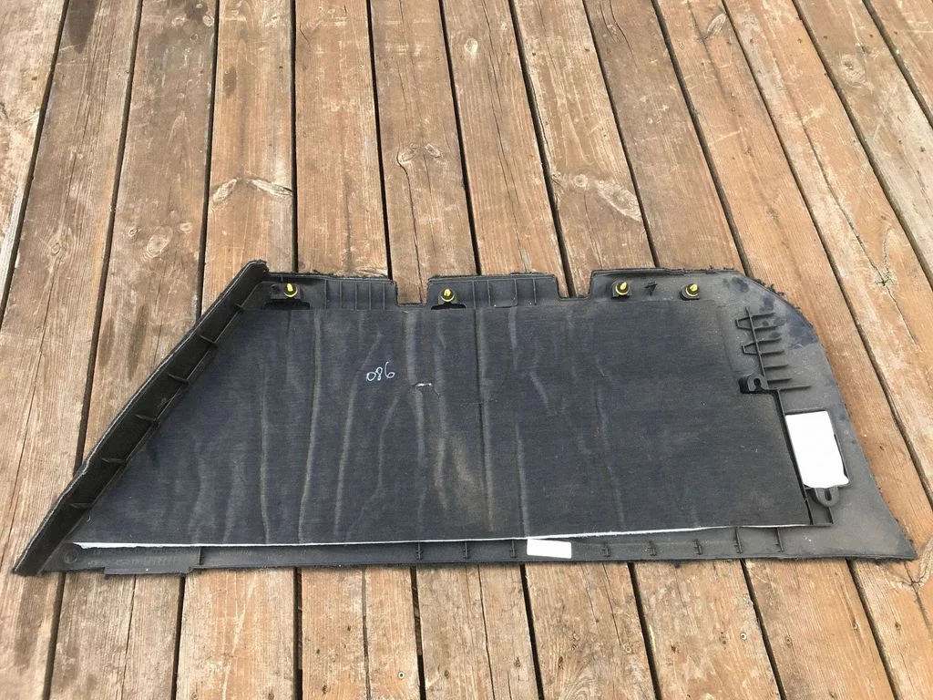 Pagasiruumi külje viimistluspaneel DK6245431A