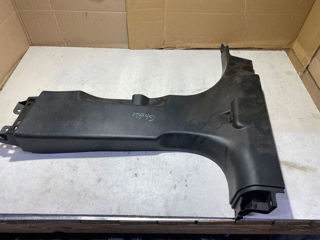 (B) pillar trim (bottom) – Maserati Ghibli (2013-)