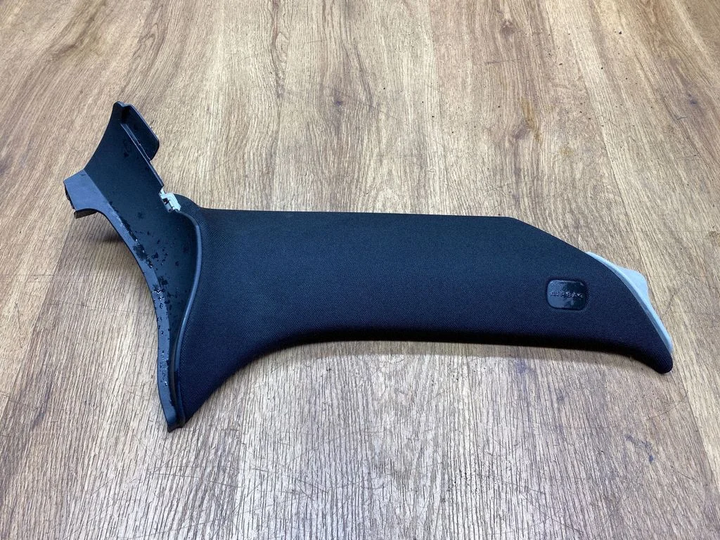 (B) pillar trim (top) – Mercedes-Benz GLC-Class C253 (2016-)
