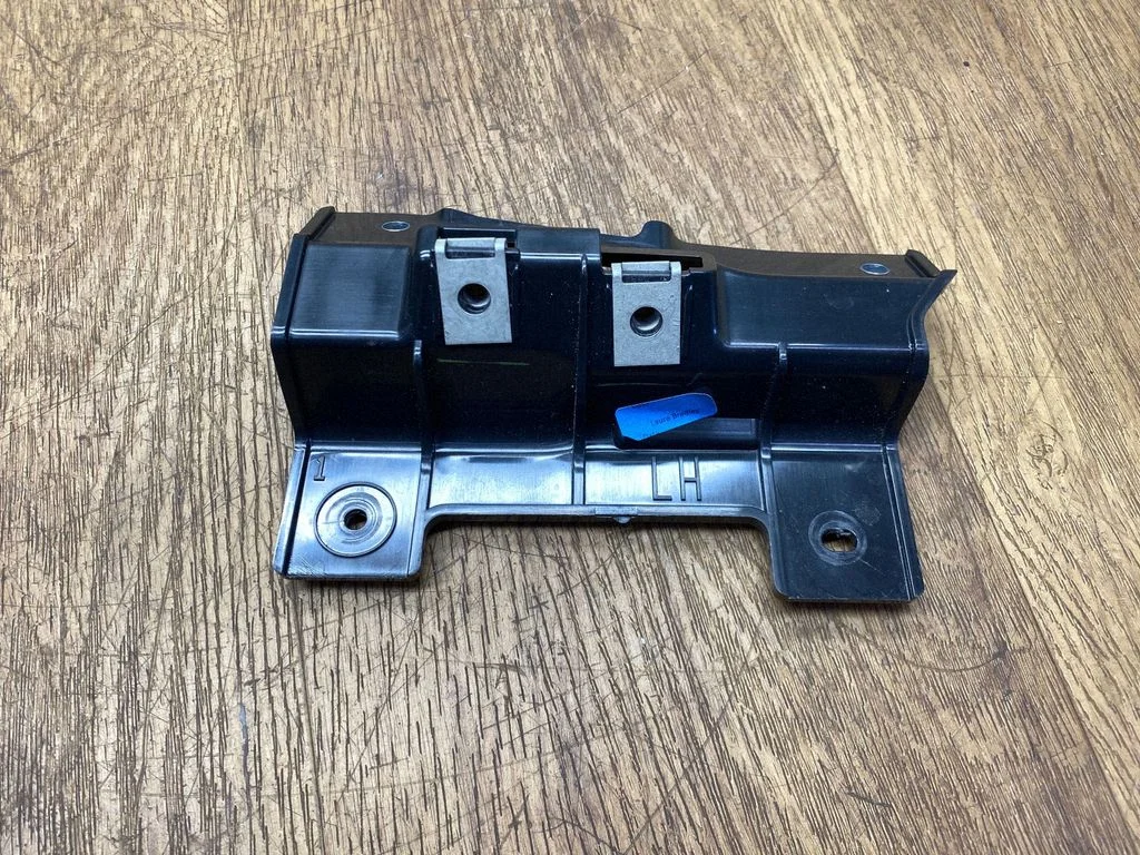 (B) pillar trim (top) HK8324117A