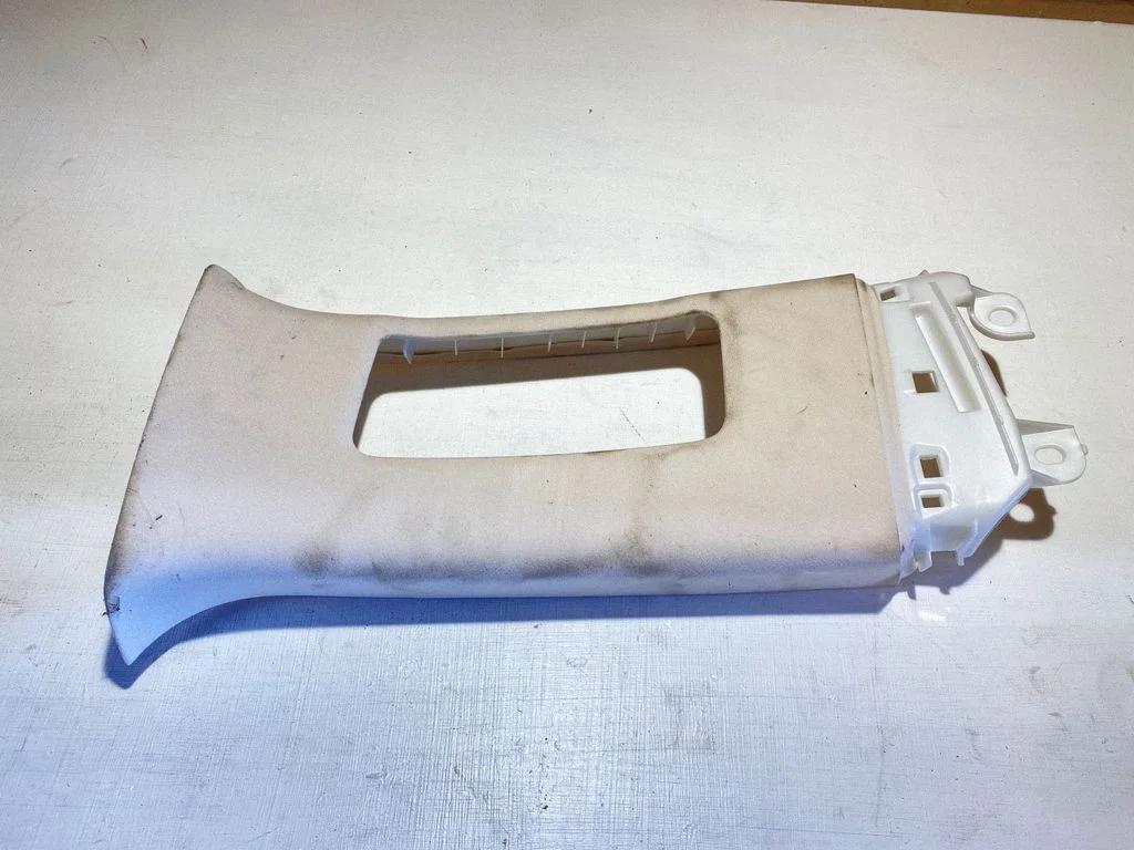 (B) pillar trim (top) 62420481101