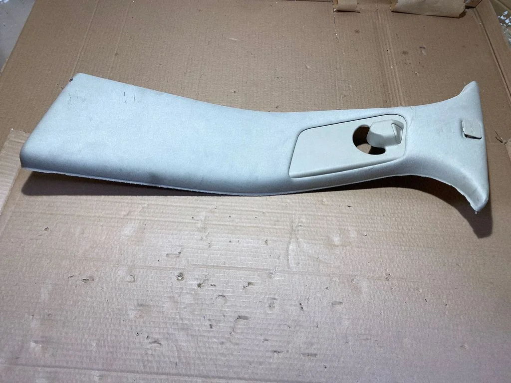 (B) pillar trim (top) – Jaguar XJ X351 (2009-2019)