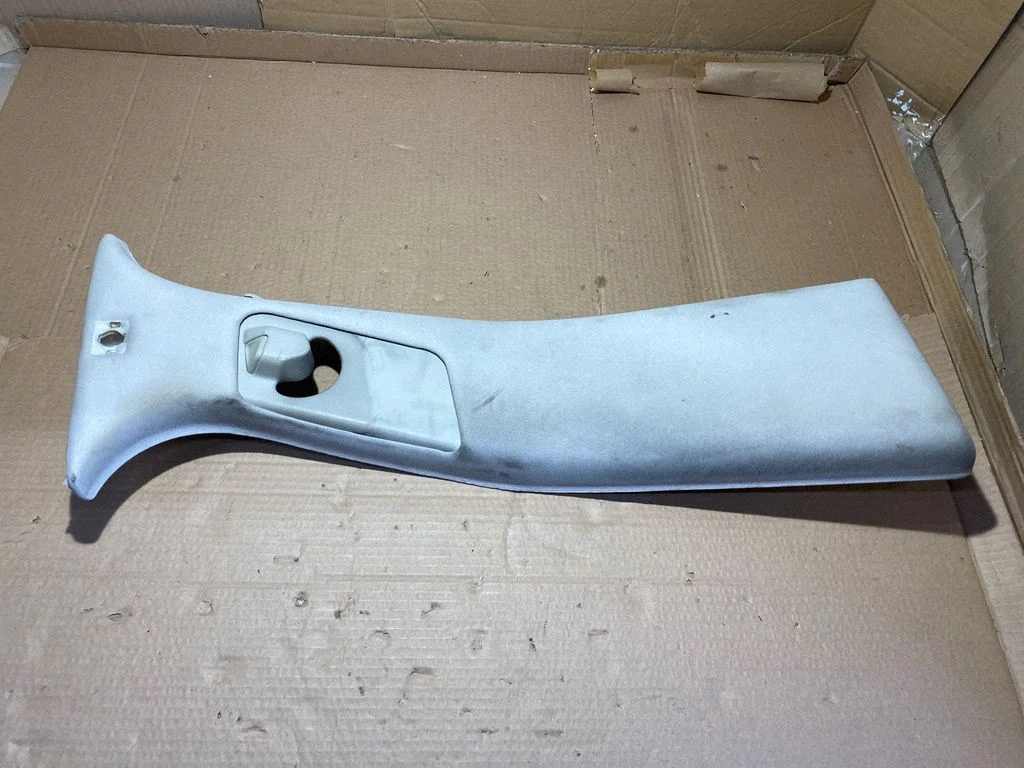 (B) pillar trim (top) – Jaguar XJ X351 (2009-2019)