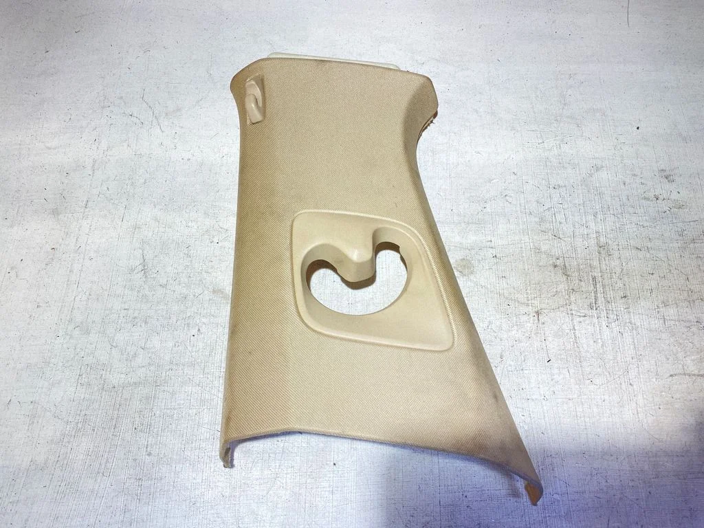 (B) pillar trim (top) 7355329
