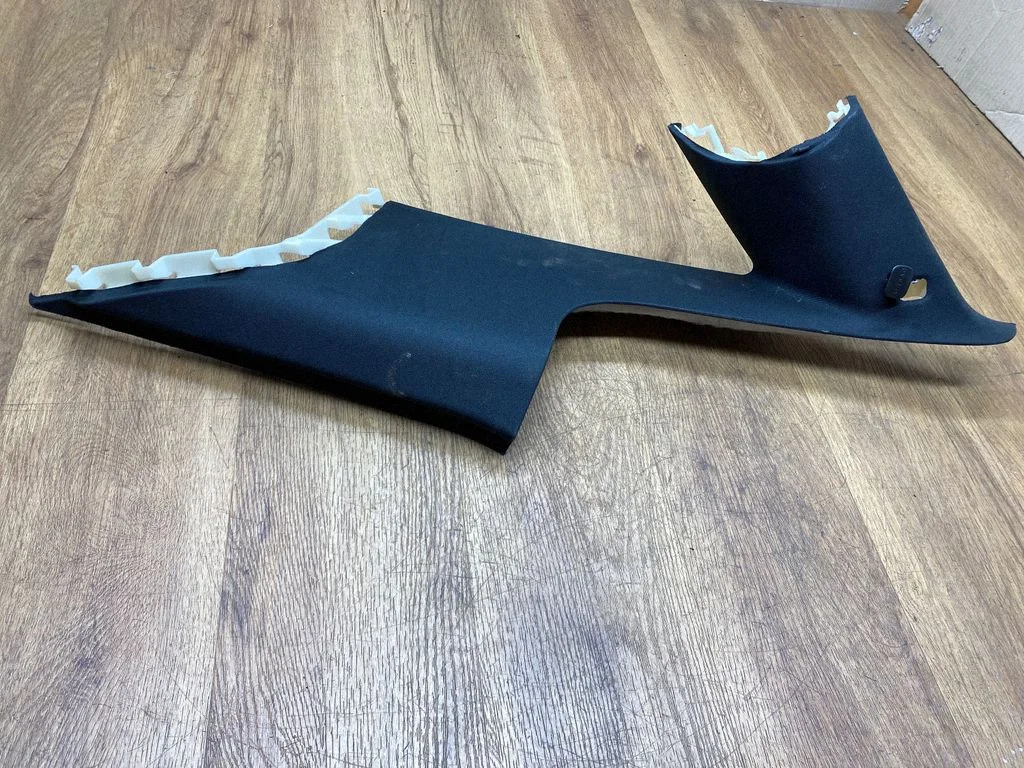 (D)pillar trim (top) – Mercedes-Benz ML-Class W166 (2012-2017)