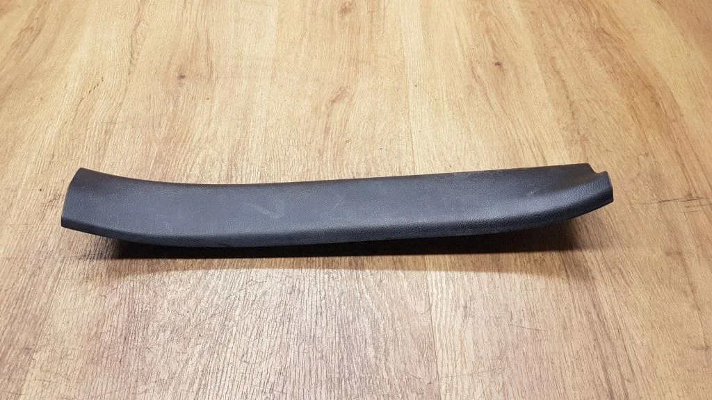 Rear sill trim cover 6793048110