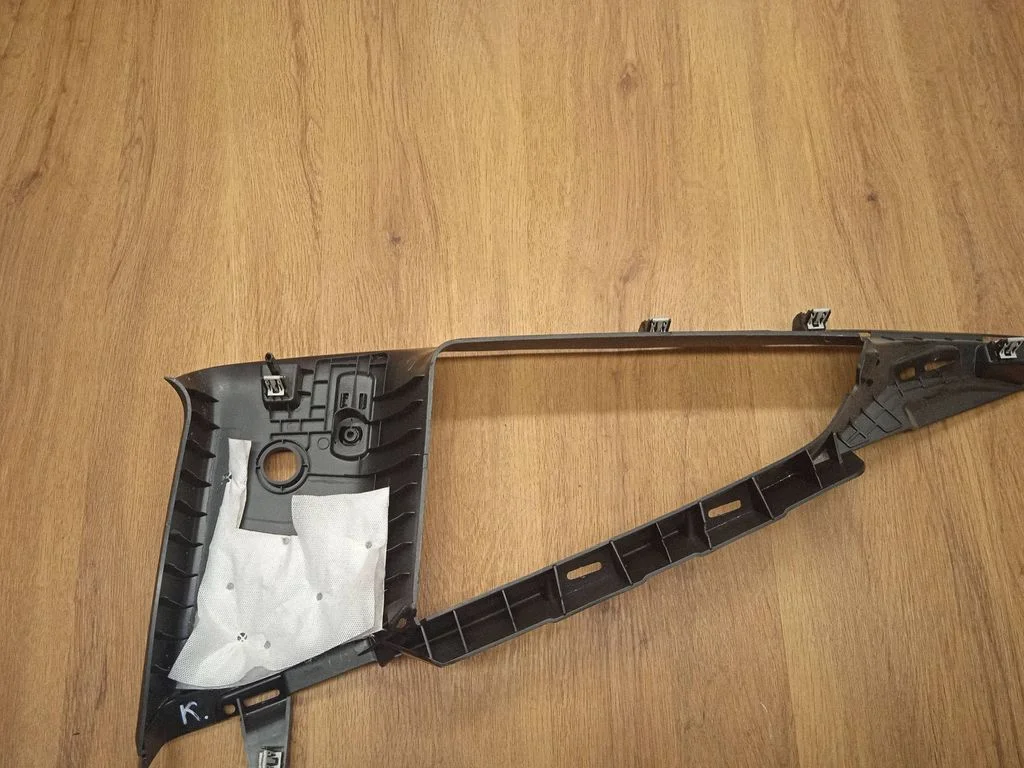 (C) pillar trim FR3B6351987