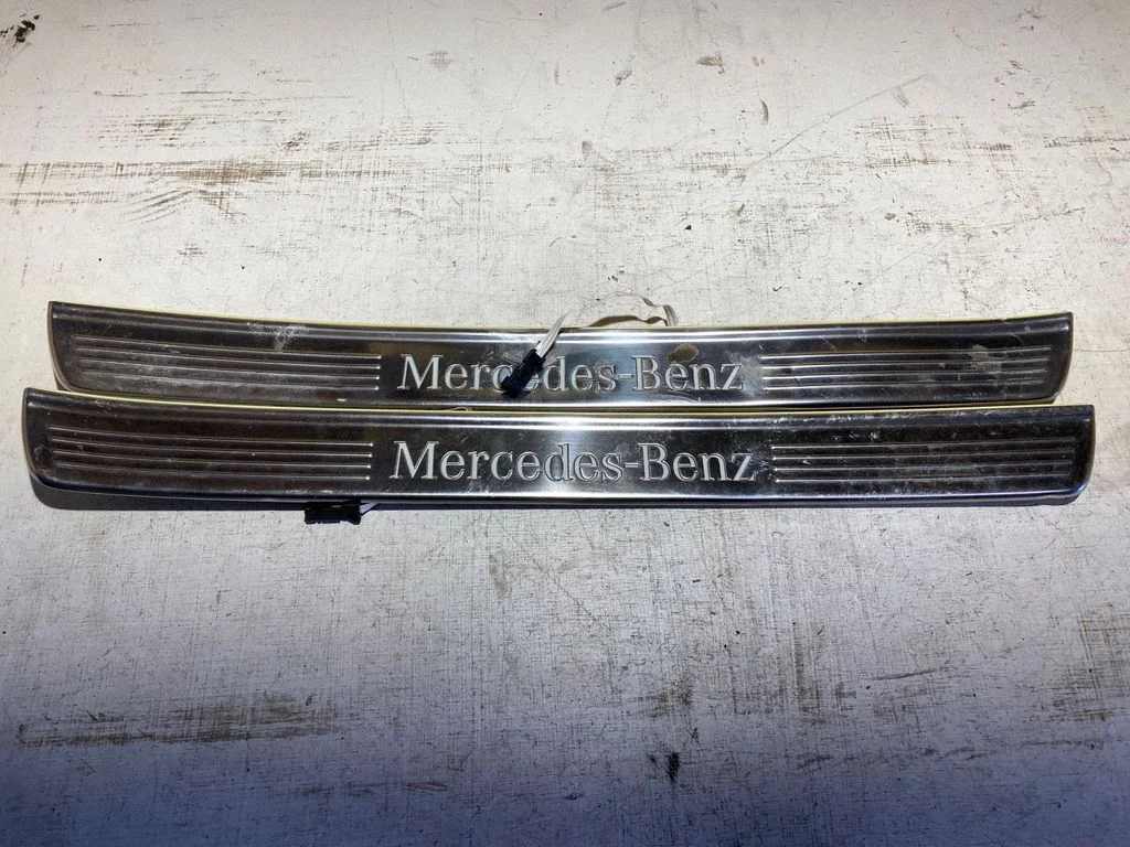 Rear sill trim cover A2226805435