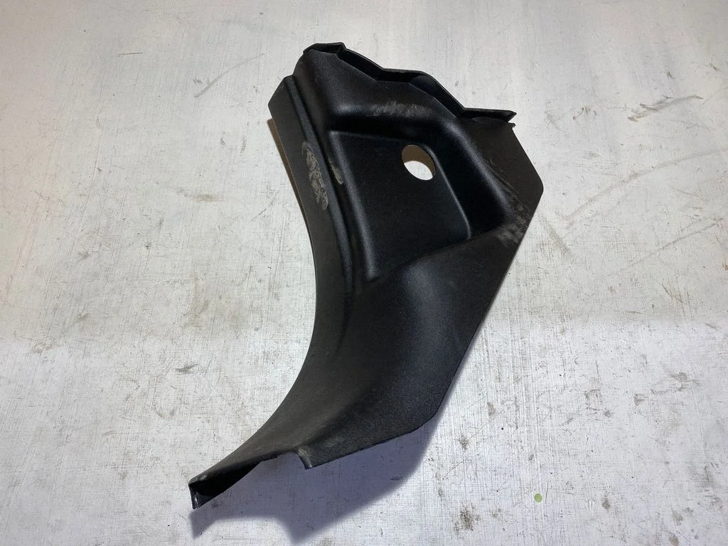 Foot area side trim CPLA02349B