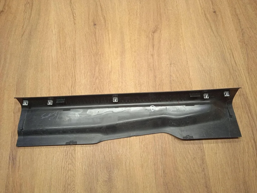 Front sill trim cover FR3B6313200