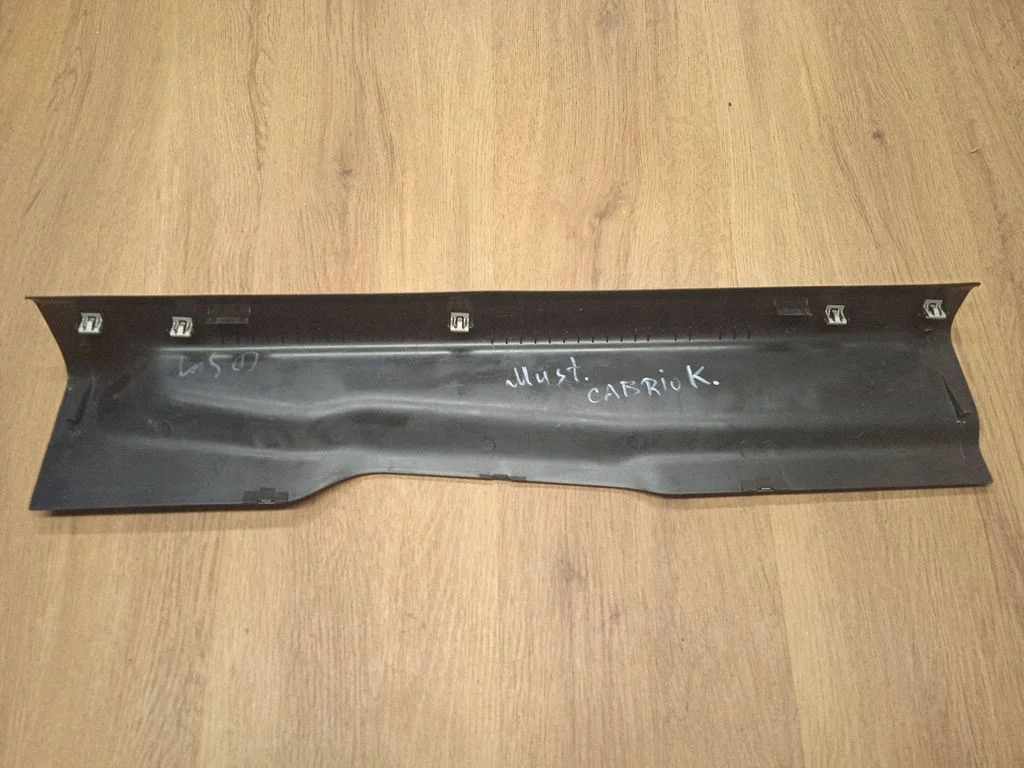 Front sill trim cover FR3B6313201