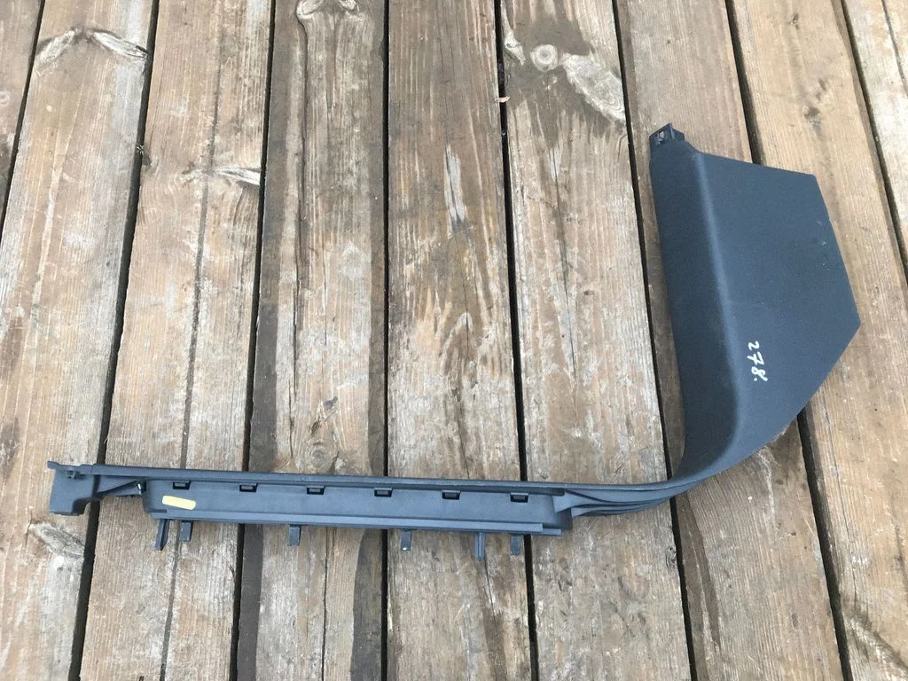 Esilävise kate (sisemine) – Volkswagen Touareg II (2010-2018)