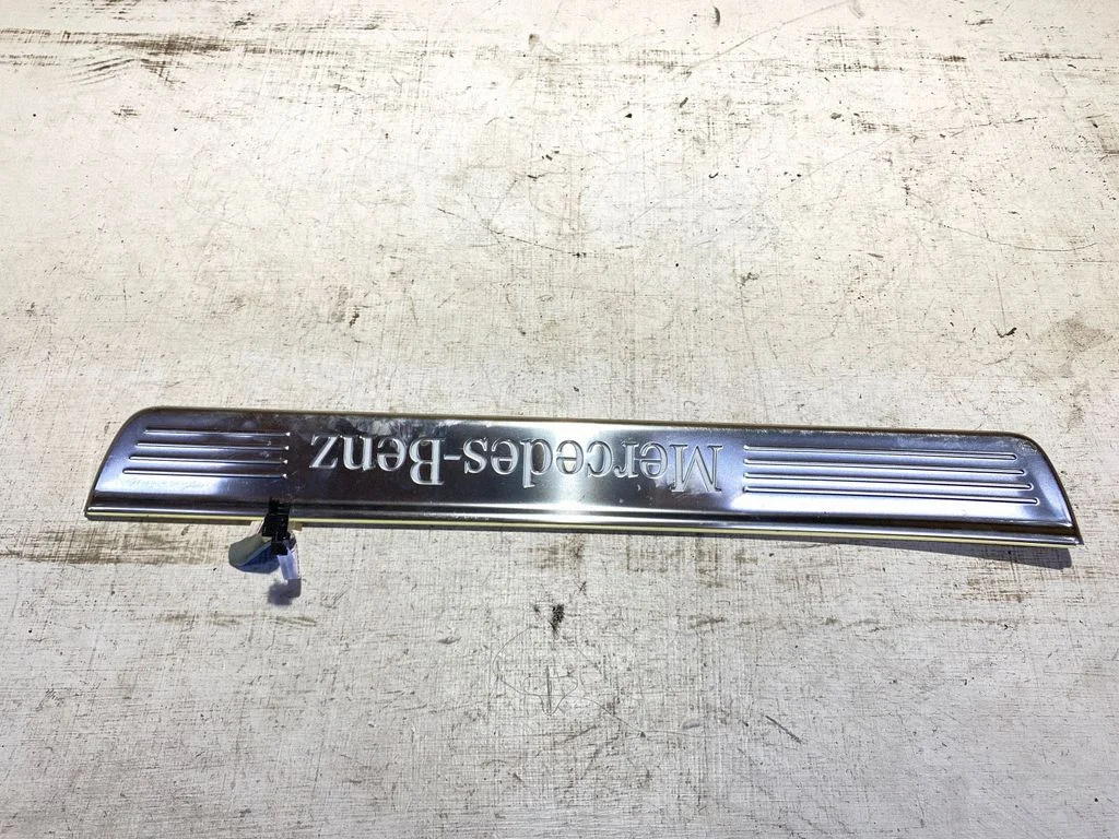 Front sill trim cover A2226803735