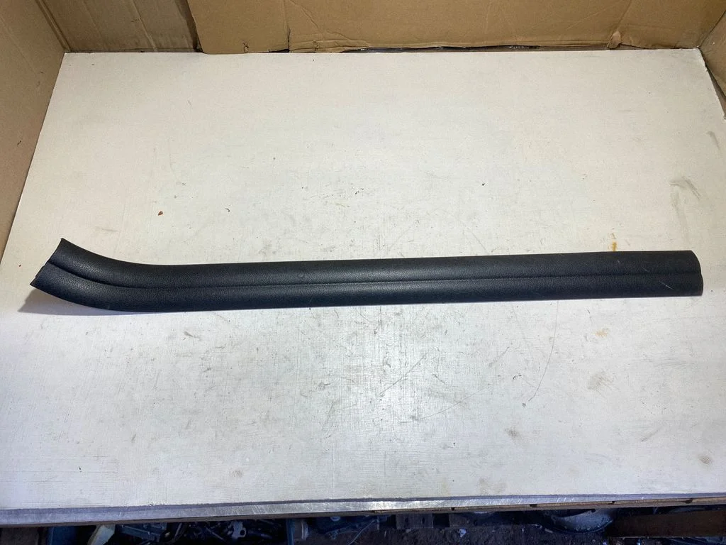 Front sill trim cover 7277639