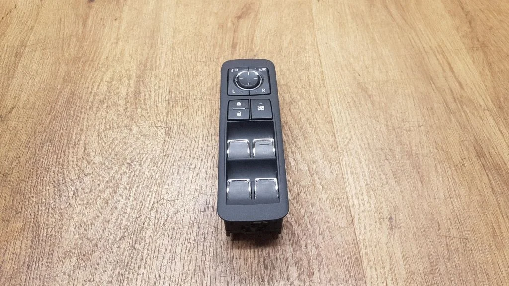 Electric window control switch 8404048220