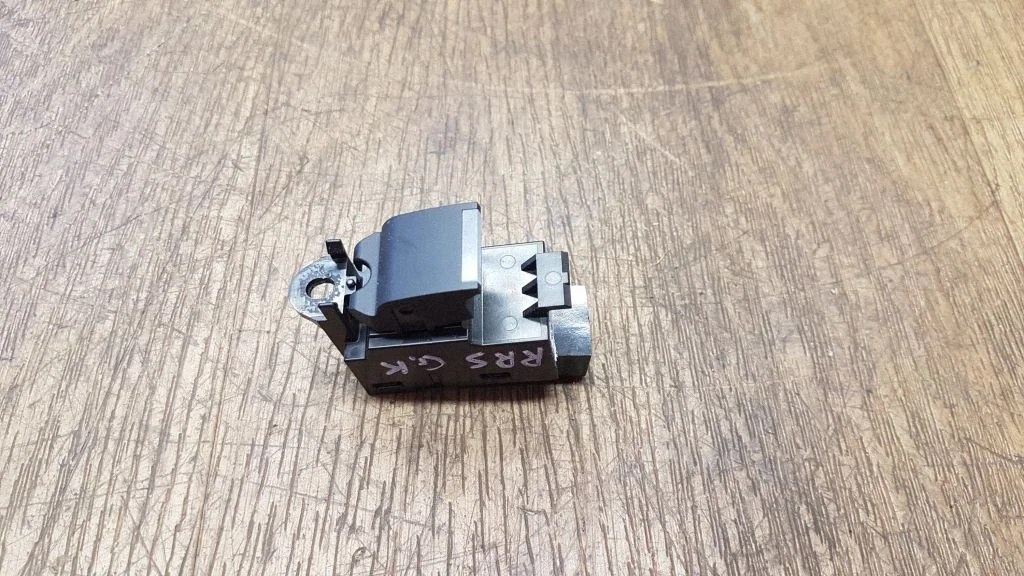 Elektrisko logu slēdzis FK7214717AB