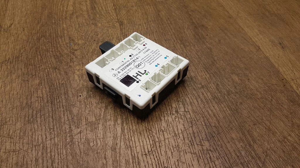Durvju elektronikas vadības bloks – Mercedes-Benz C klase W205 (2014-2021)