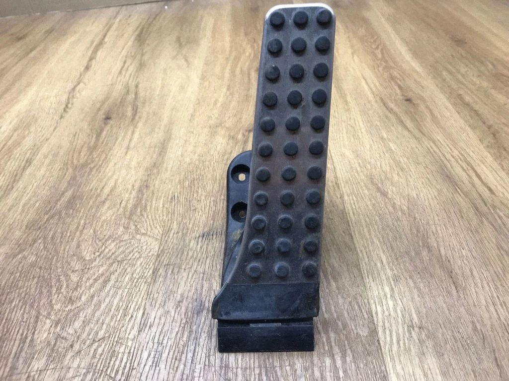 Gaasipedaal A2053000104