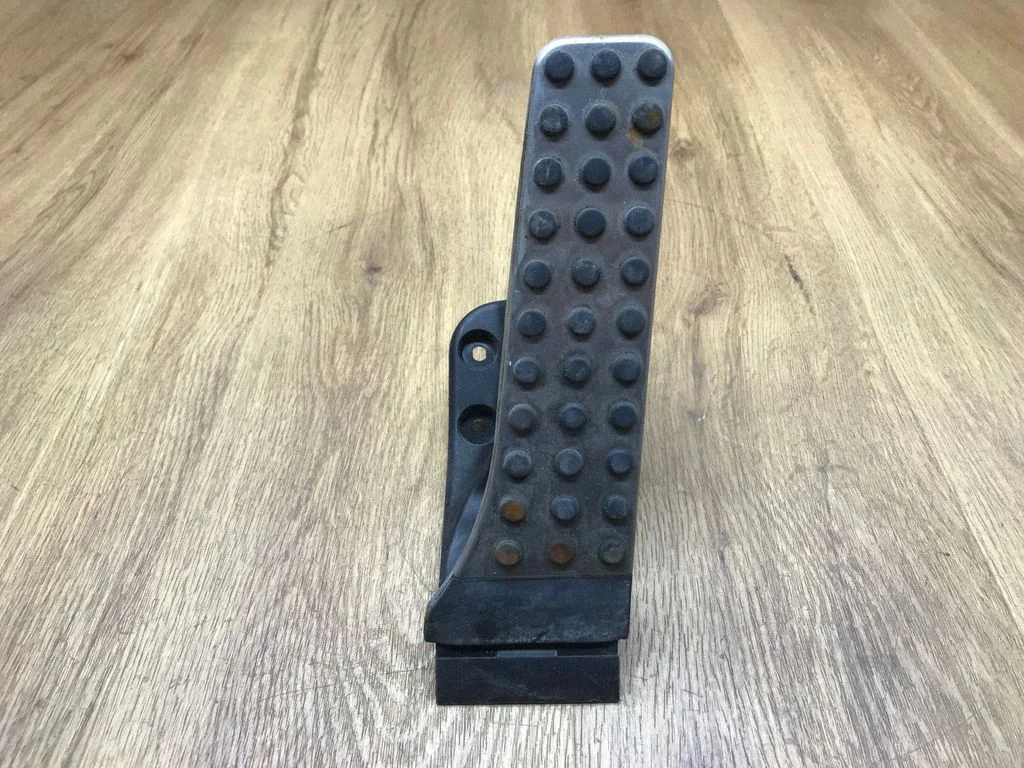 Gaasipedaal A2053000104