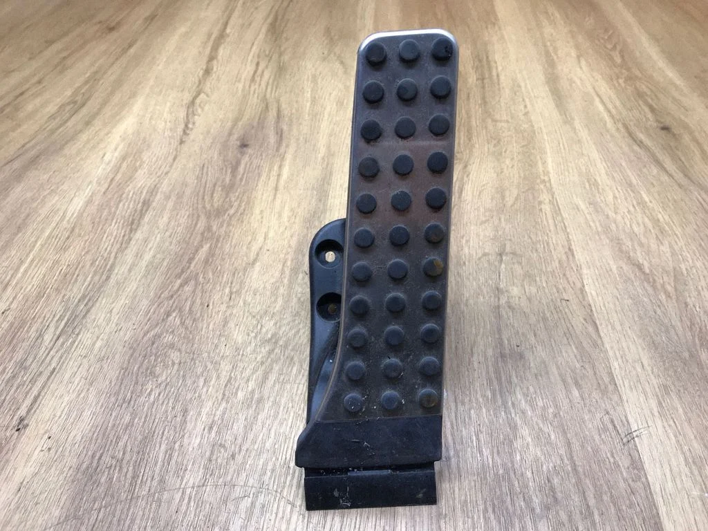 Gaasipedaal A2053000104