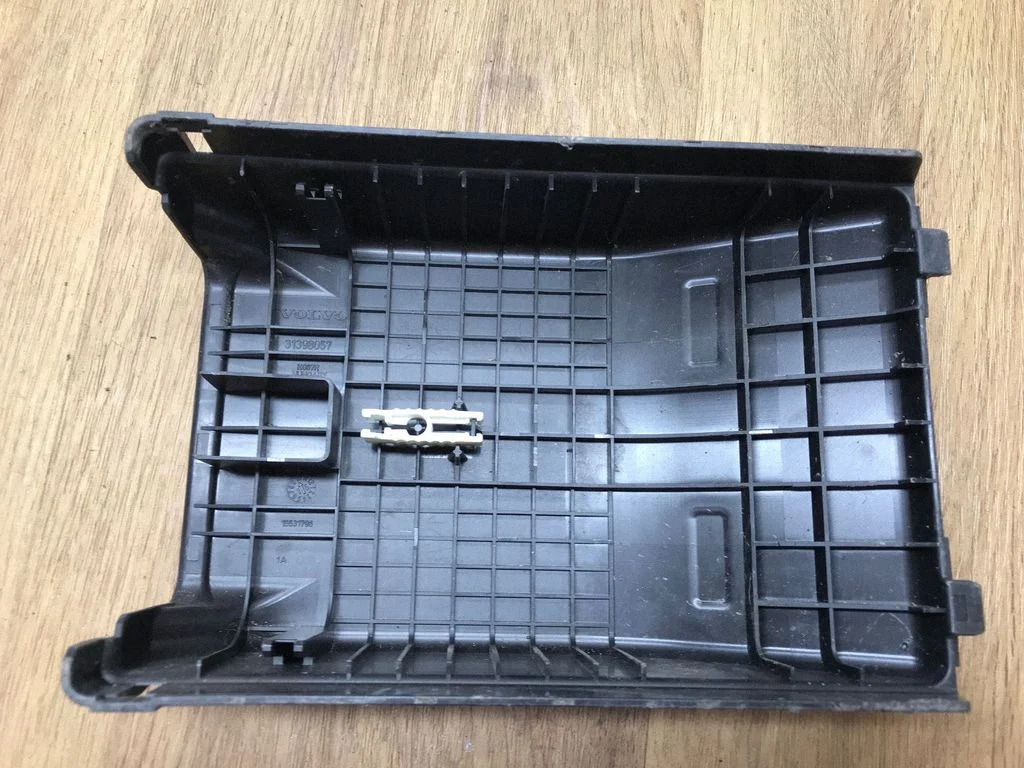 Fuse box cover 31398057