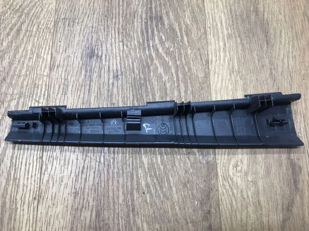Cita salona detaļa 8R0868204