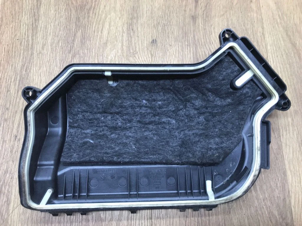 Cita motora nodalījuma detaļa 8K2907613A