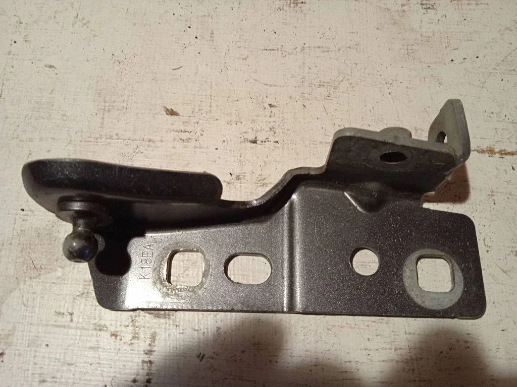 Other engine bay part – Jaguar XJ X351 (2009-2019)