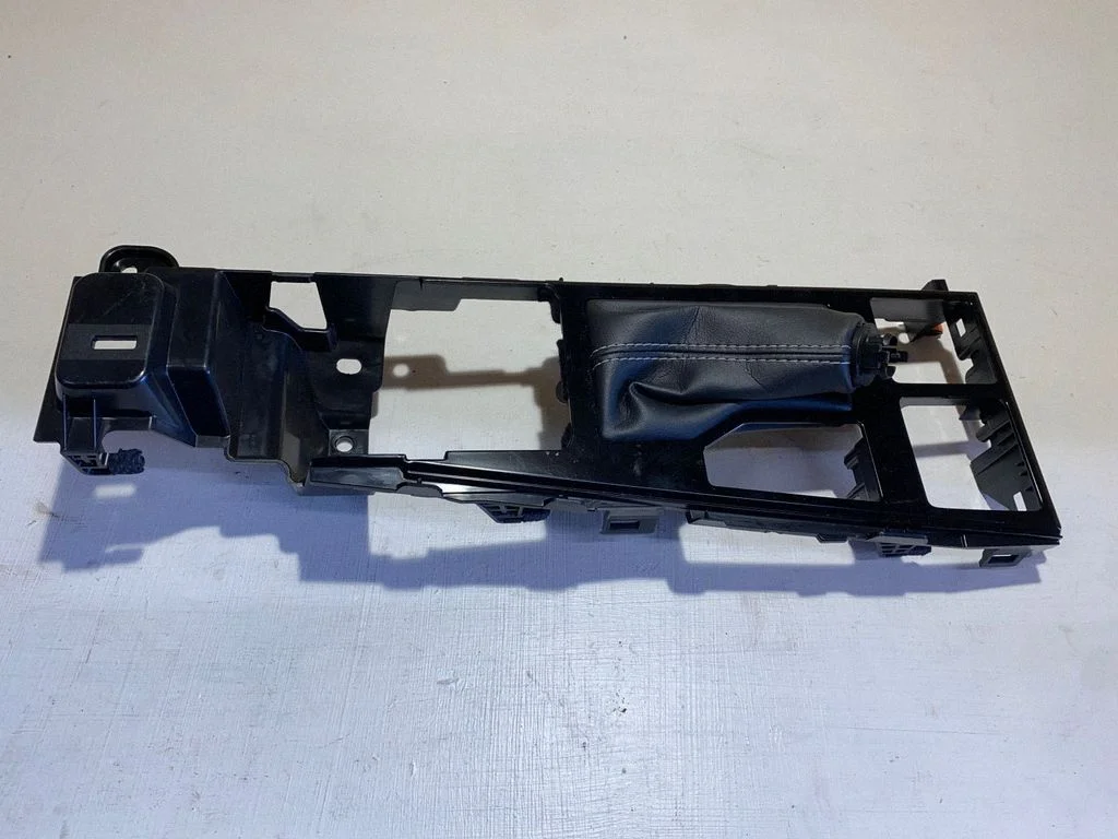 Kita centrinė konsolės (tunelio) detalė