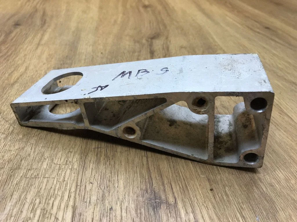 Radiator mount bracket A2228261431
