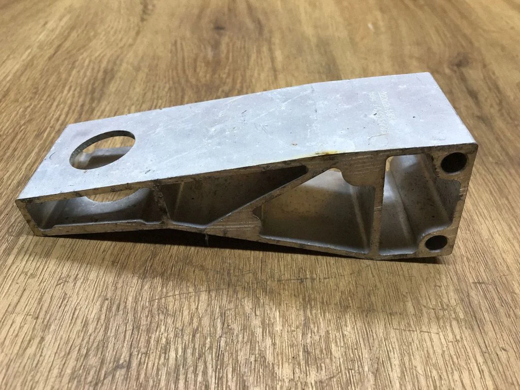 Radiatoriaus (-ių) laikiklis/ kronšteinas