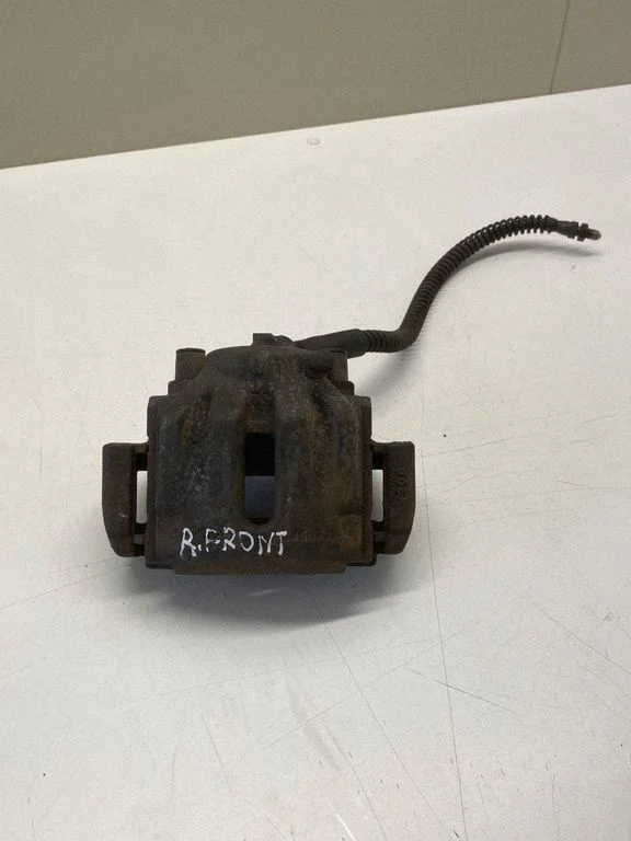 Front brake caliper MJD7842AA
