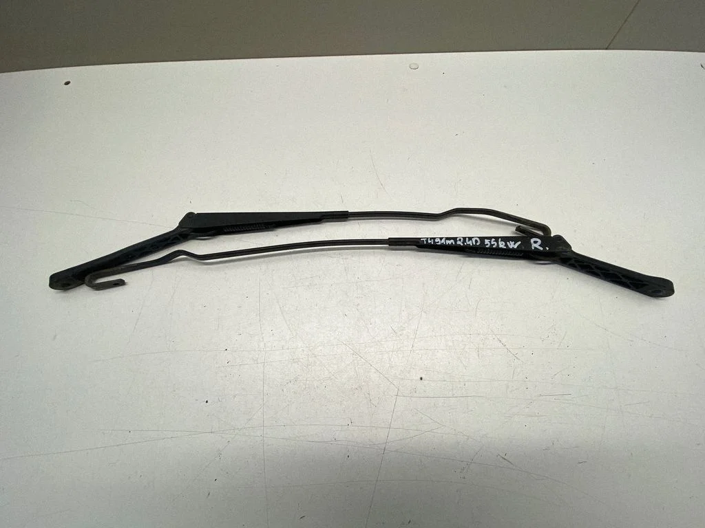 Front wiper blade arm 701955410A