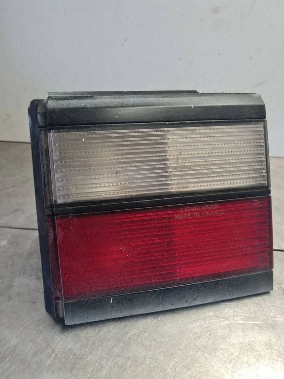 Aizmugurējais lukturis bagāžnieka vākā 333945108