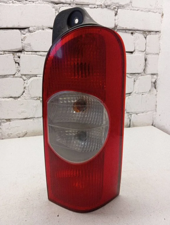 Lampa tylna w błotniku 8200171478