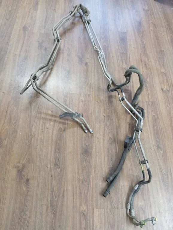 Air conditioning (A/C) pipe/hose – centre