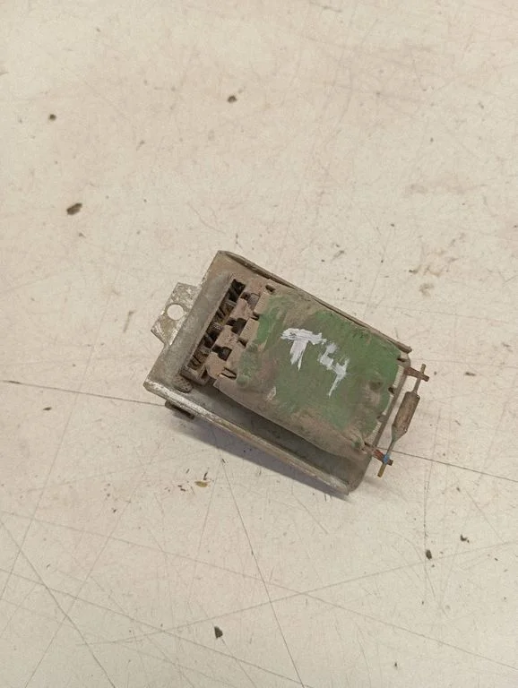 Heater blower motor/fan resistor 701939263