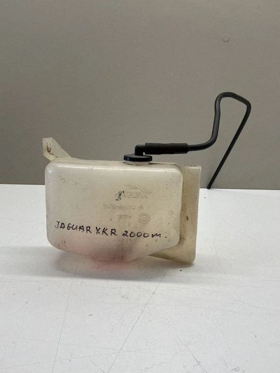 Coolant expansion tank/reservoir MJA4460A