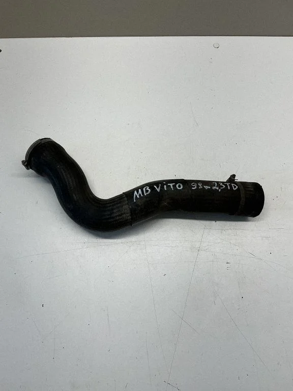 Intercooler hose/pipe – front