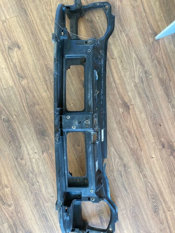 Radiaatori tugipaneel – Renault Trafic II (X83) (2001-2014)