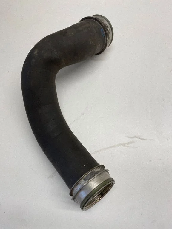 Intercooler hose/pipe – front