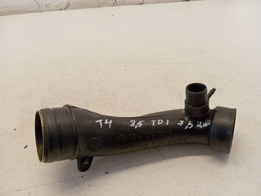 Air intake hose/pipe 074129715F