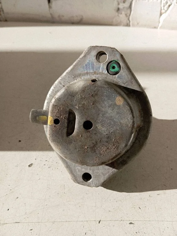 Dzinēja spilvens – BMW 5. sērija E60 E61 (2004-2010)