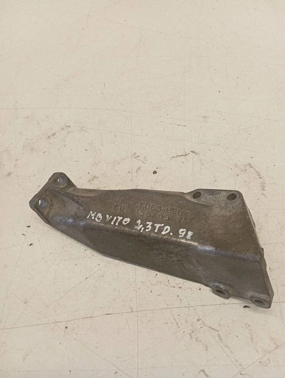 Engine mounting bracket 6011550395