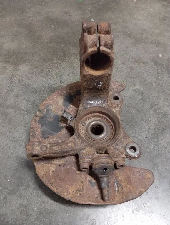Front wheel hub spindle knuckle 7H0257G
