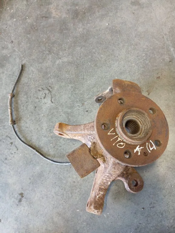 Front wheel hub spindle knuckle 6383320224