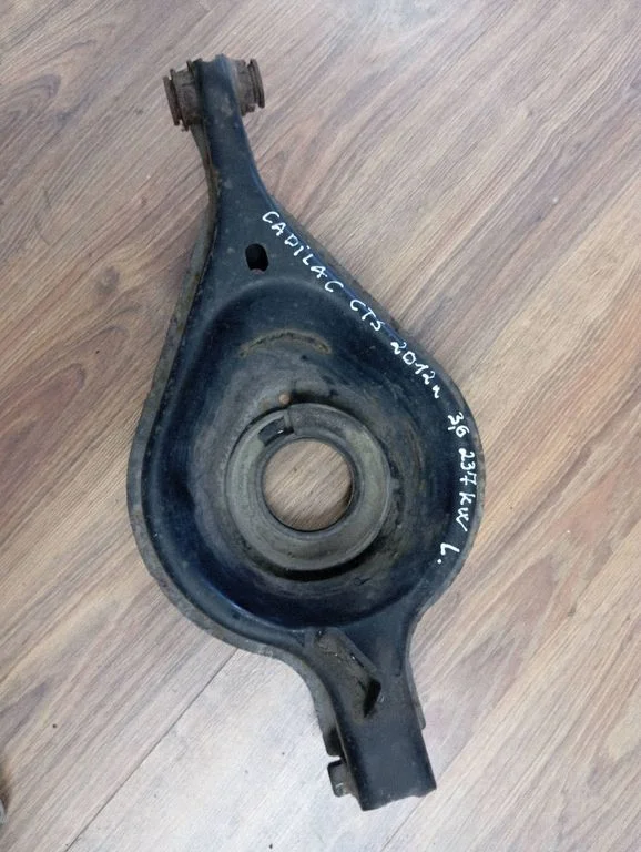 Rear upper control arm/wishbone – rear left